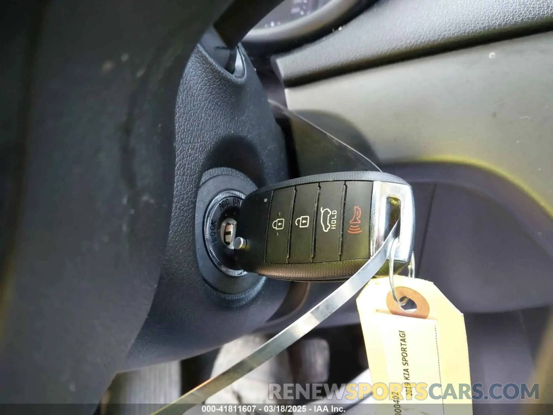 11 Photograph of a damaged car KNDPMCAC6K7616101 KIA SPORTAGE 2019