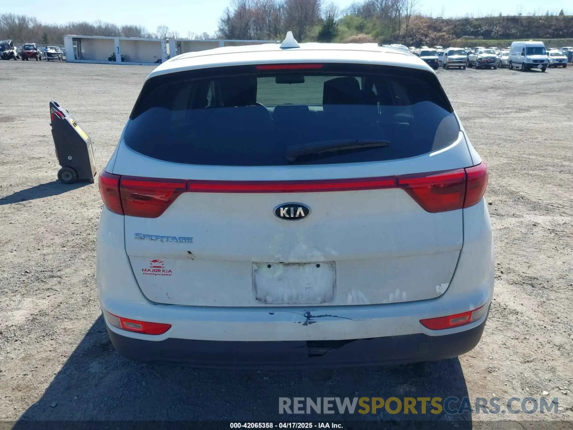 17 Photograph of a damaged car KNDPMCAC8K7534967 KIA SPORTAGE 2019