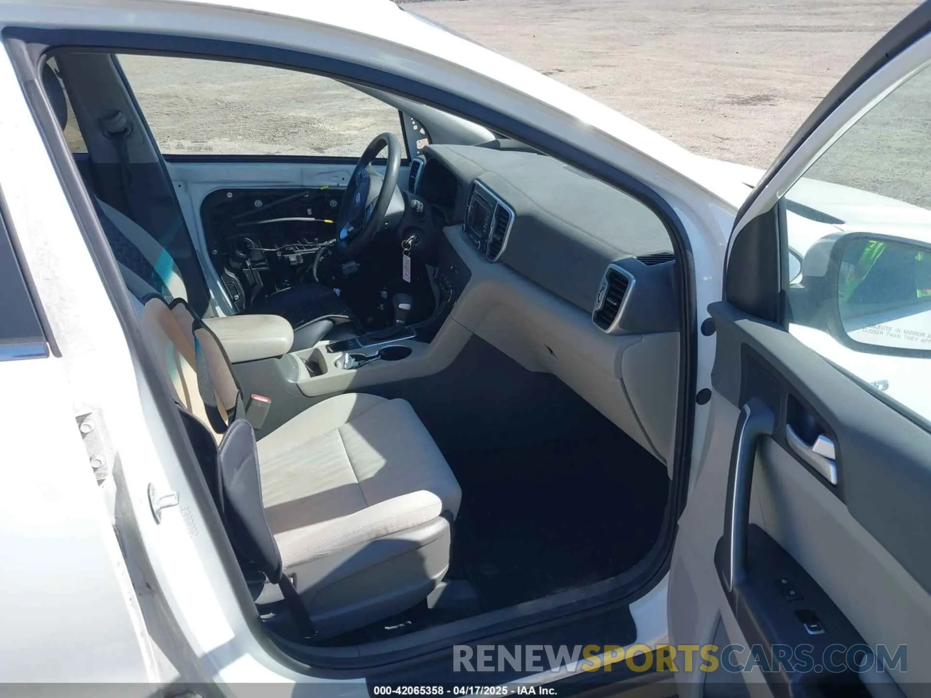 5 Photograph of a damaged car KNDPMCAC8K7534967 KIA SPORTAGE 2019
