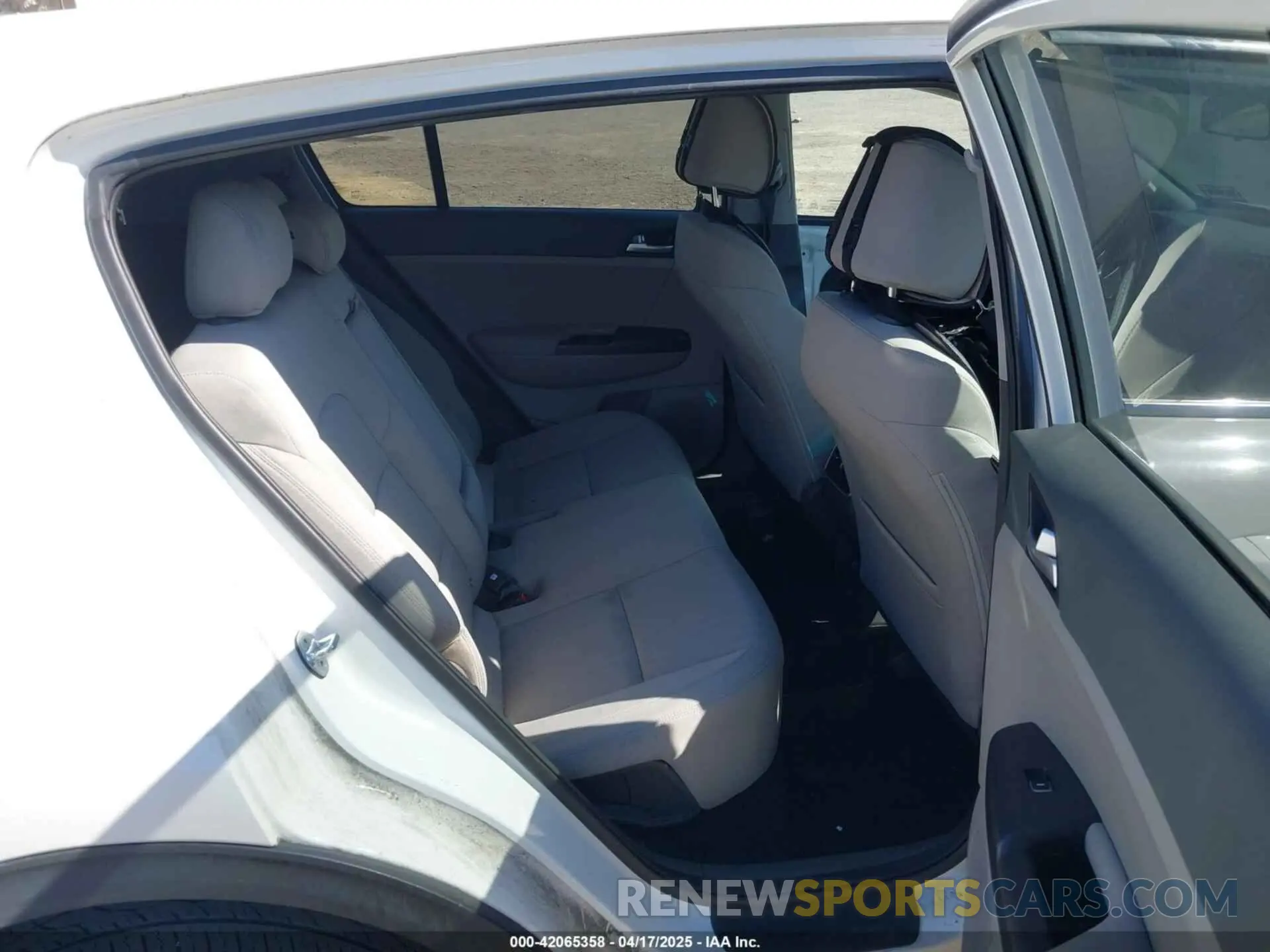 8 Photograph of a damaged car KNDPMCAC8K7534967 KIA SPORTAGE 2019