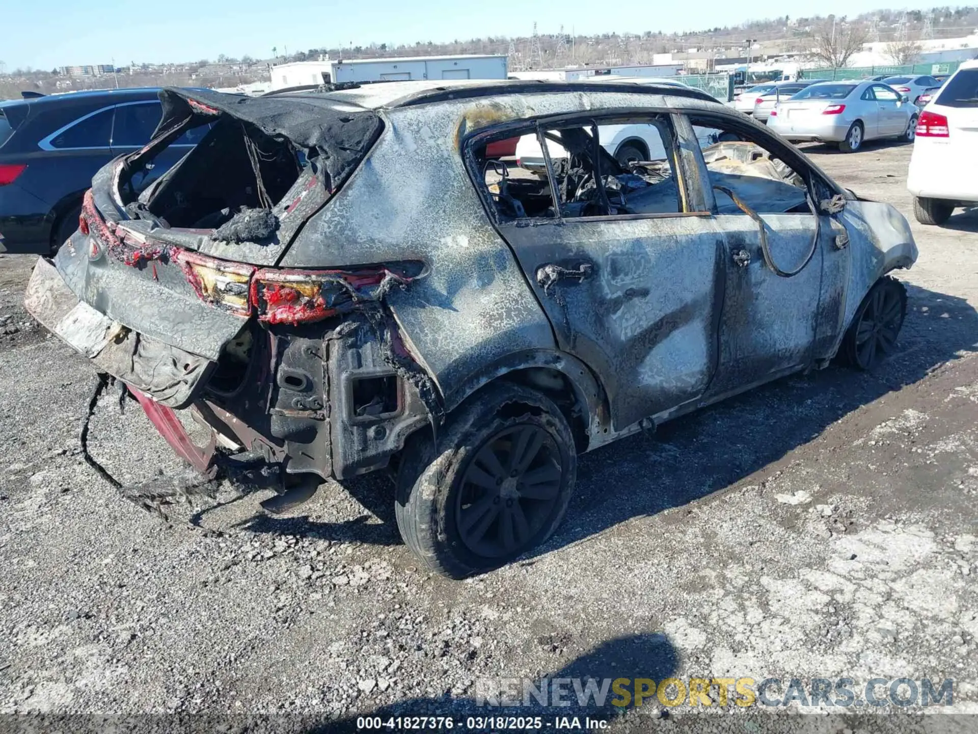 4 Photograph of a damaged car KNDPMCAC8K7605245 KIA SPORTAGE 2019
