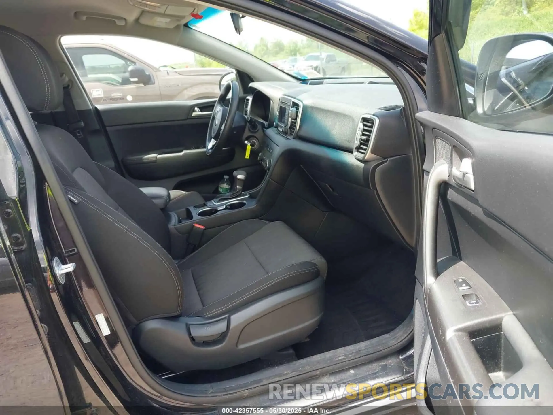 5 Photograph of a damaged car KNDPMCAC8K7619937 KIA SPORTAGE 2019