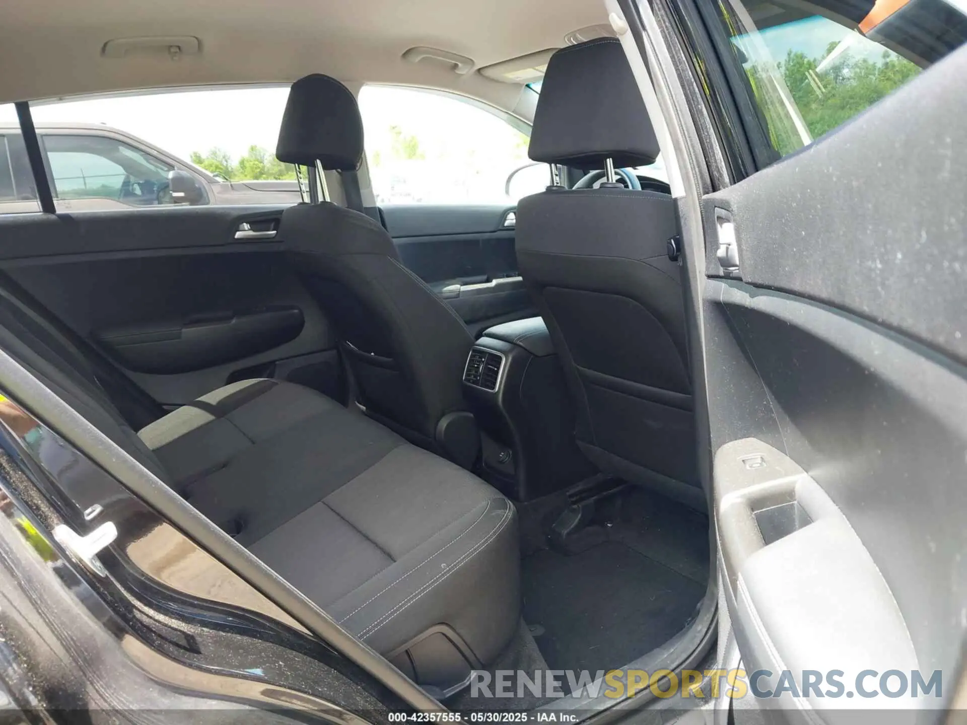 8 Photograph of a damaged car KNDPMCAC8K7619937 KIA SPORTAGE 2019