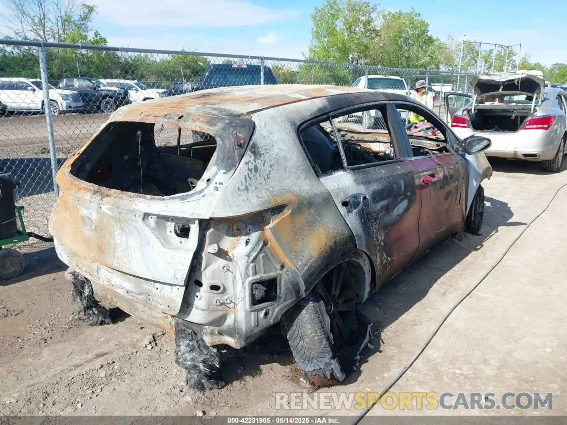 4 Photograph of a damaged car KNDPMCAC9K7507471 KIA SPORTAGE 2019