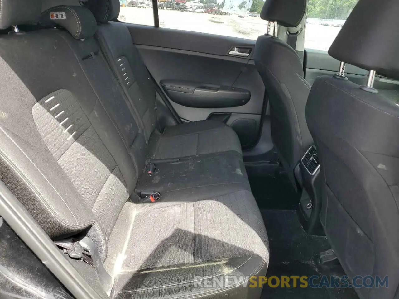 10 Photograph of a damaged car KNDPMCAC9K7579156 KIA SPORTAGE 2019