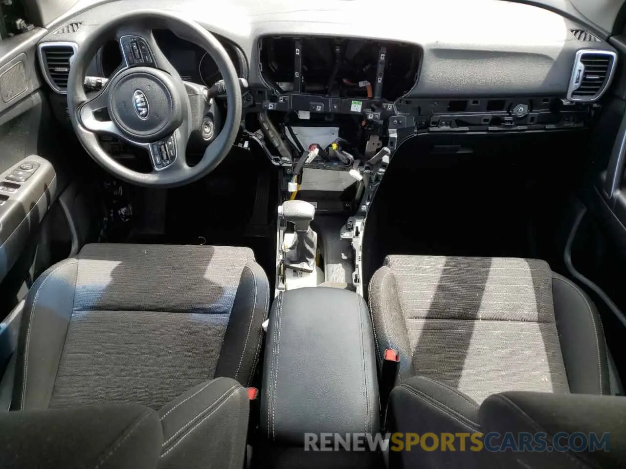 8 Photograph of a damaged car KNDPMCAC9K7579156 KIA SPORTAGE 2019