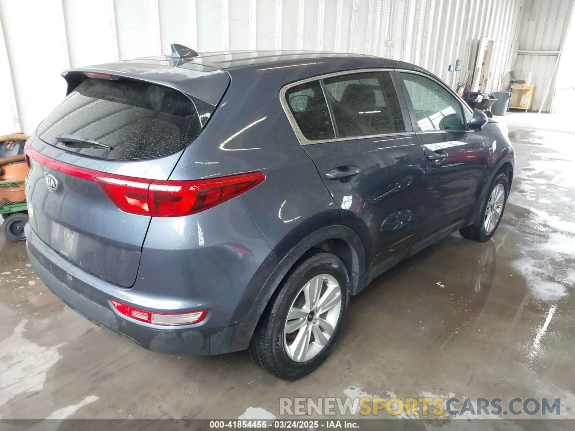4 Photograph of a damaged car KNDPMCAC9K7611877 KIA SPORTAGE 2019