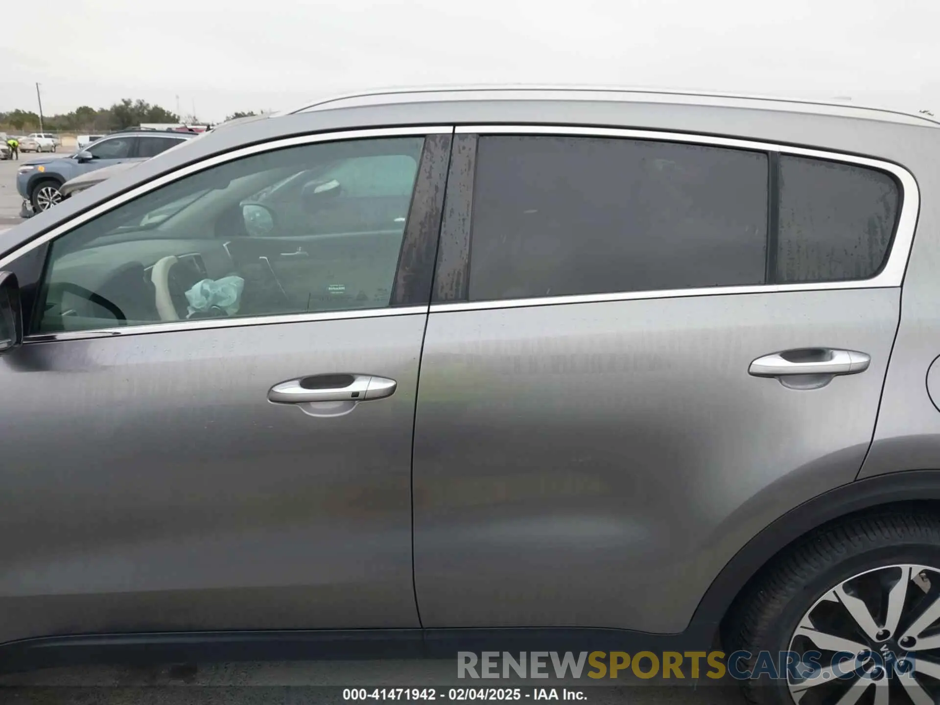 14 Photograph of a damaged car KNDPN3AC4K7536972 KIA SPORTAGE 2019