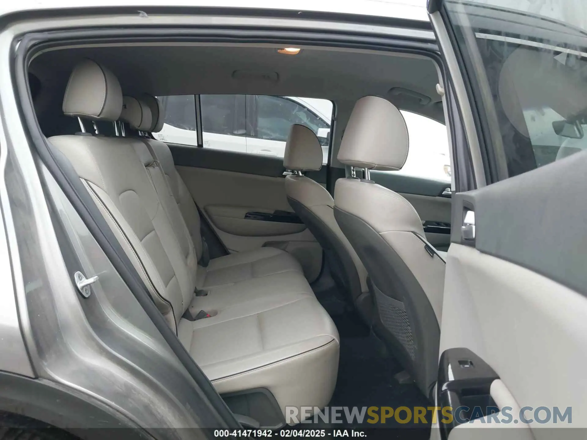 8 Photograph of a damaged car KNDPN3AC4K7536972 KIA SPORTAGE 2019