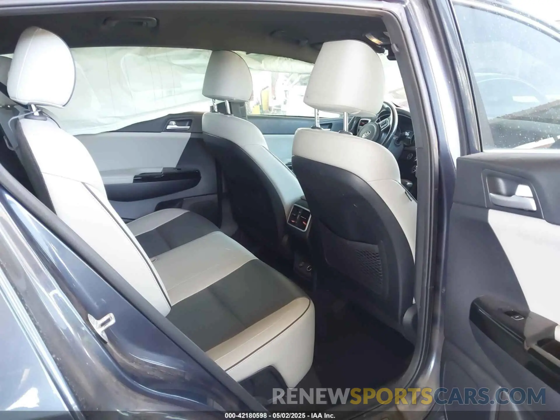 8 Photograph of a damaged car KNDPN3AC5K7539461 KIA SPORTAGE 2019