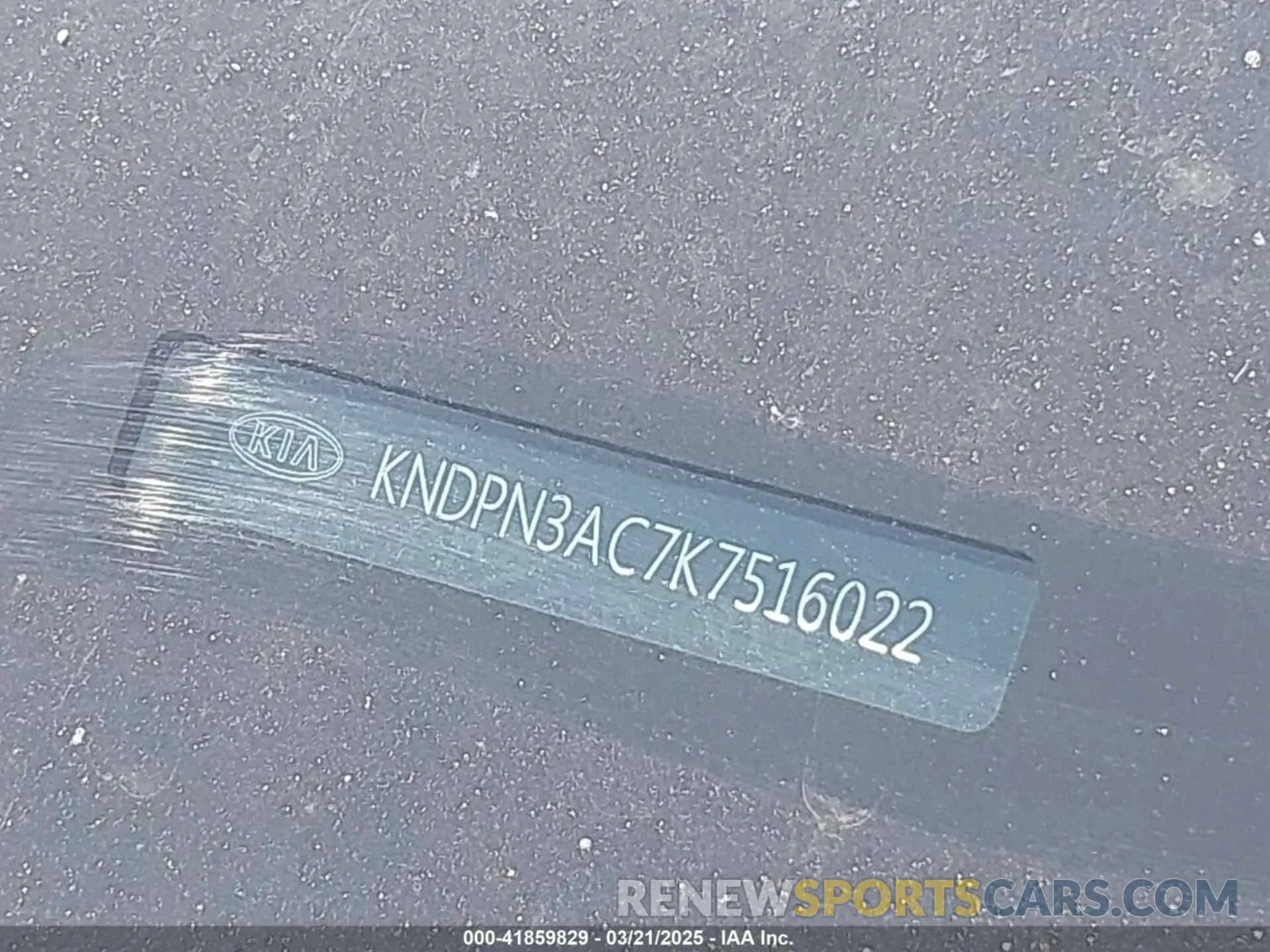 17 Photograph of a damaged car KNDPN3AC7K7516022 KIA SPORTAGE 2019