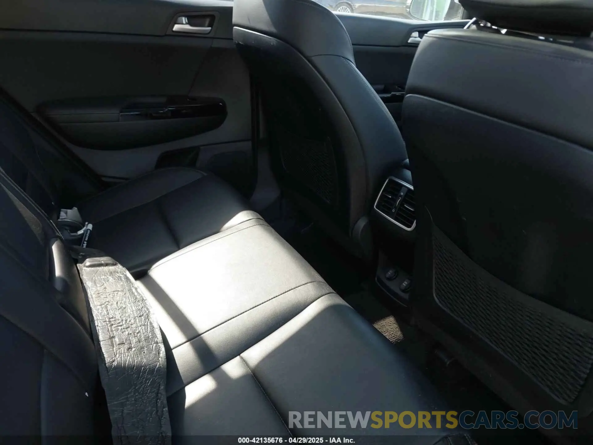8 Photograph of a damaged car KNDPNCAC4K7535031 KIA SPORTAGE 2019