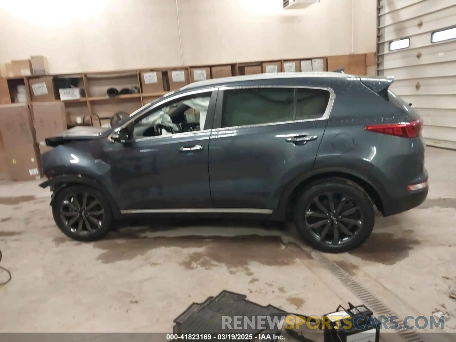 14 Photograph of a damaged car KNDPNCAC8K7567108 KIA SPORTAGE 2019