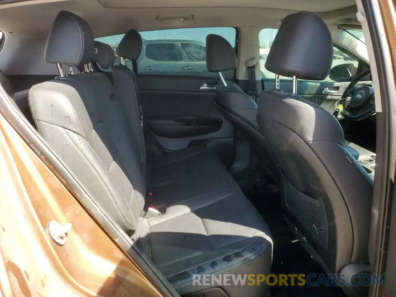 11 Photograph of a damaged car KNDPR3A63K7533818 KIA SPORTAGE 2019