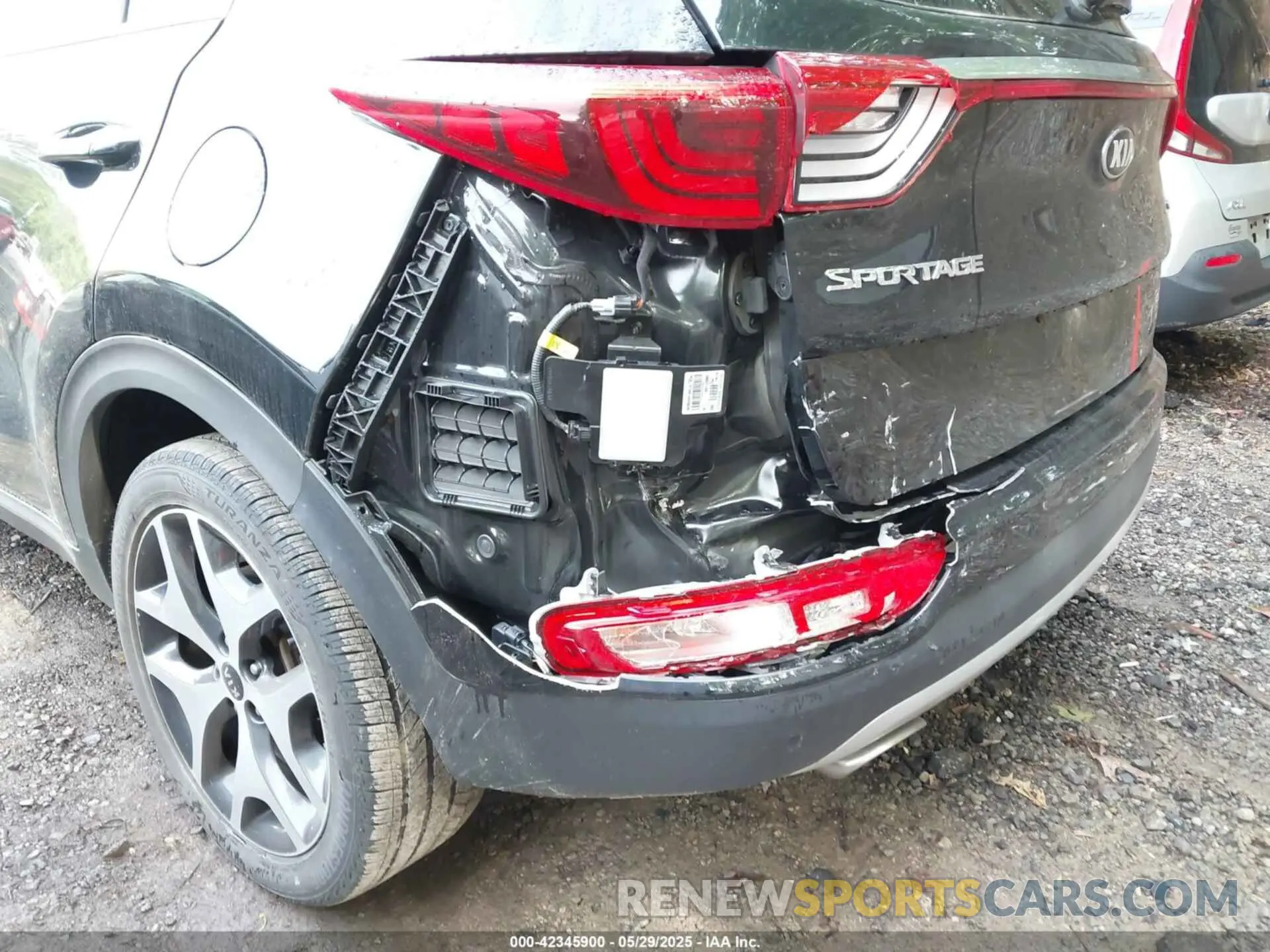 18 Photograph of a damaged car KNDPRCA62K7616978 KIA SPORTAGE 2019