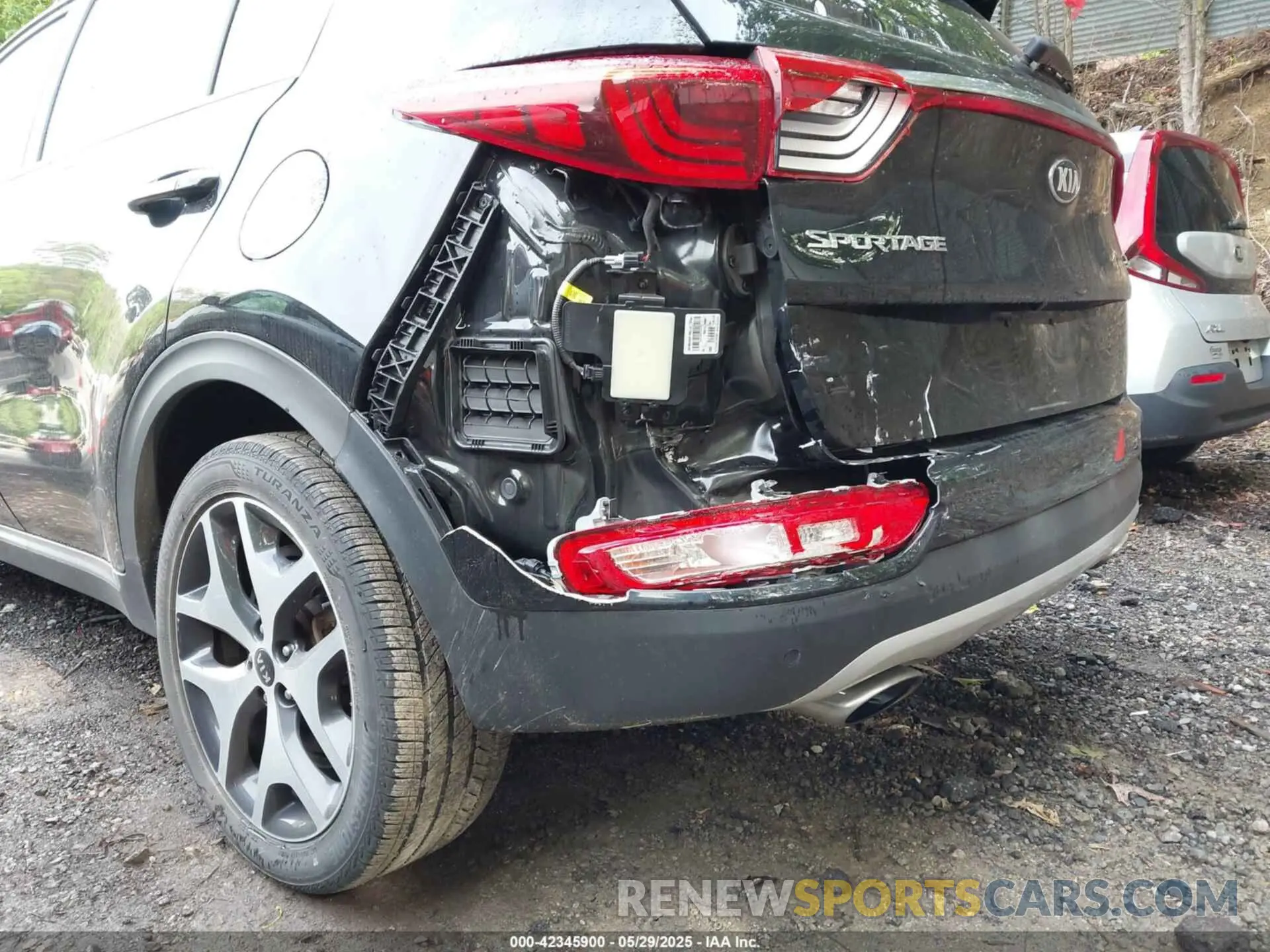 19 Photograph of a damaged car KNDPRCA62K7616978 KIA SPORTAGE 2019
