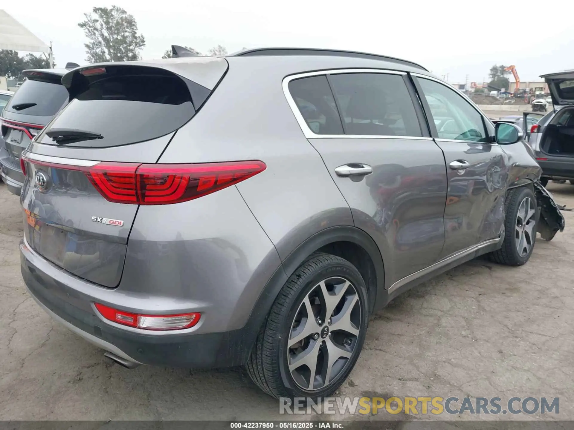 4 Photograph of a damaged car KNDPRCA69K7540272 KIA SPORTAGE 2019