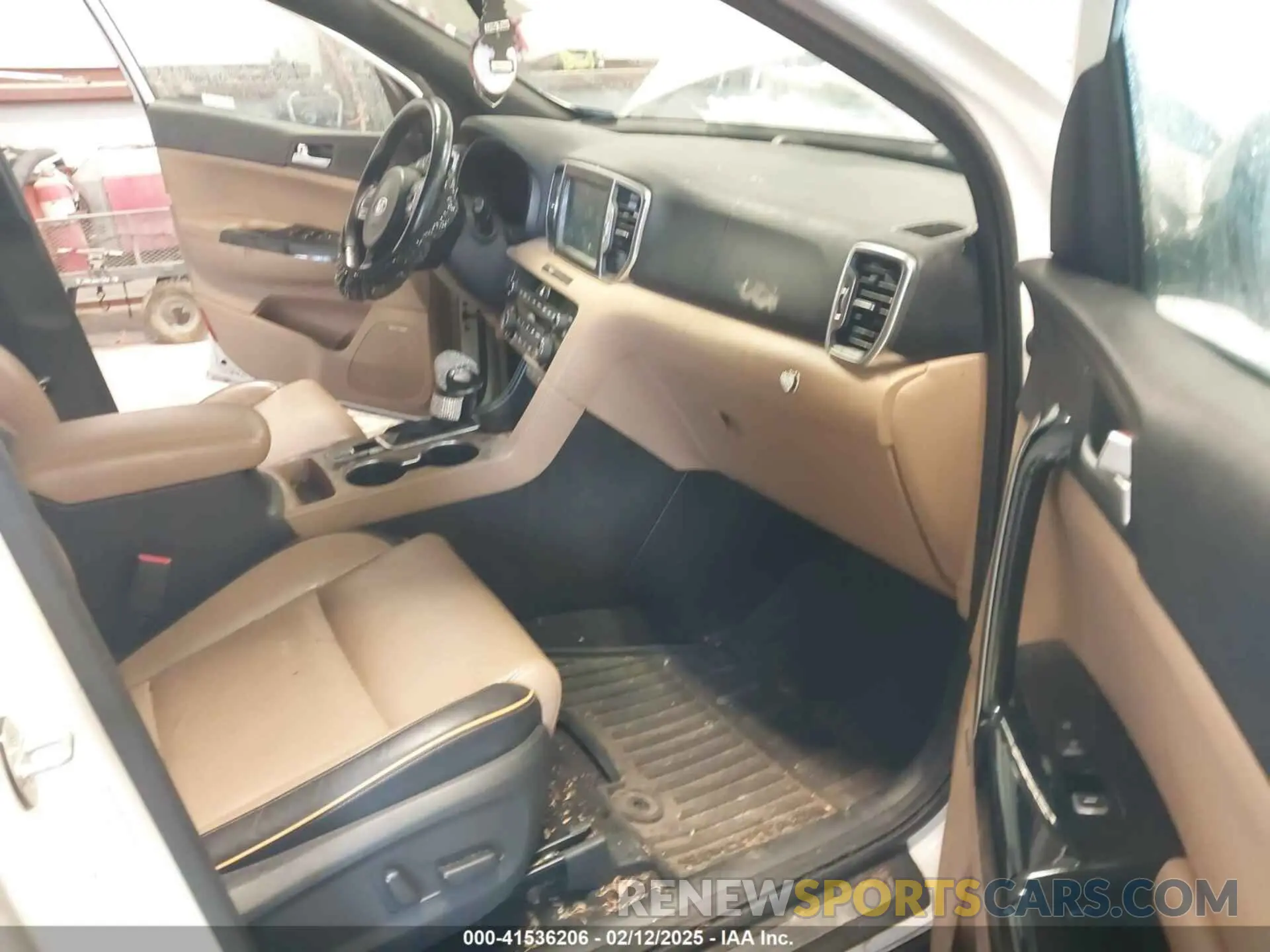 5 Photograph of a damaged car KNDPRCA6XK7619563 KIA SPORTAGE 2019