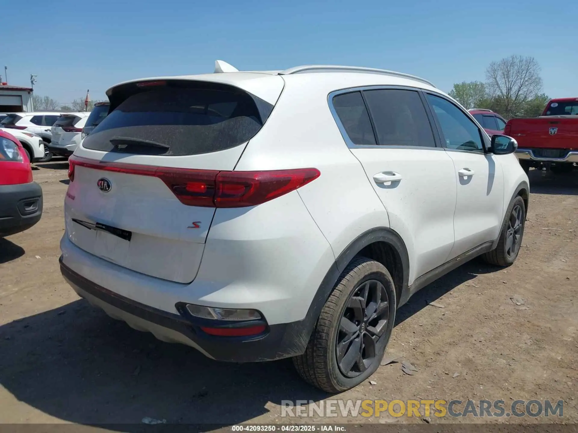 4 Photograph of a damaged car KNDP63AC0L7742675 KIA SPORTAGE 2020