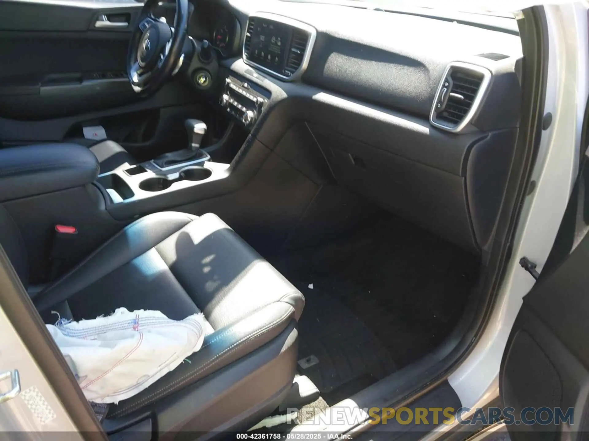 5 Photograph of a damaged car KNDP63AC1L7651768 KIA SPORTAGE 2020