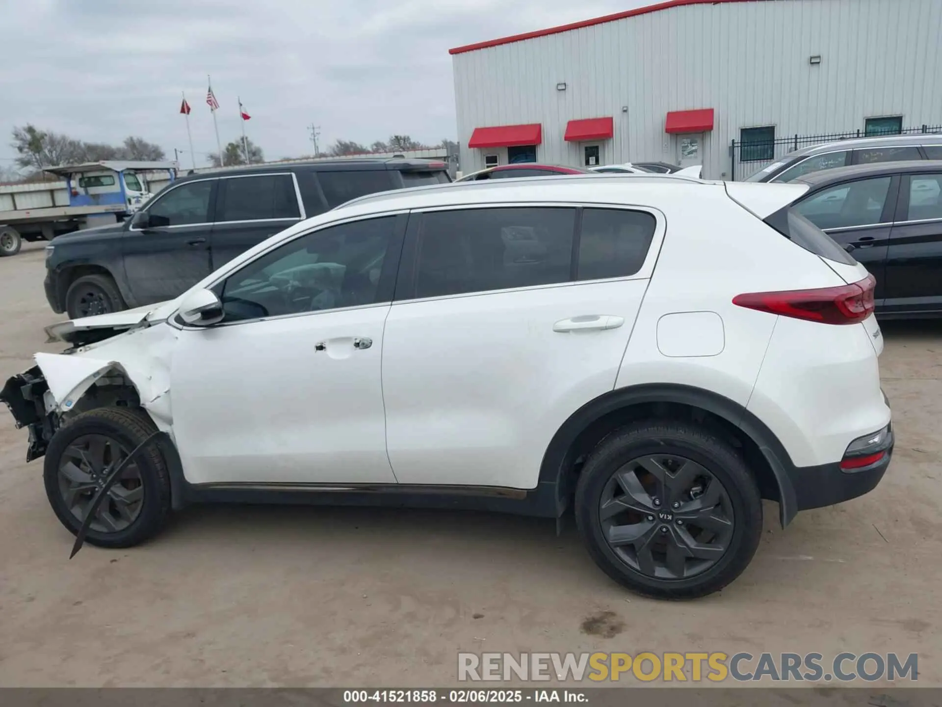 15 Photograph of a damaged car KNDP63AC1L7770968 KIA SPORTAGE 2020
