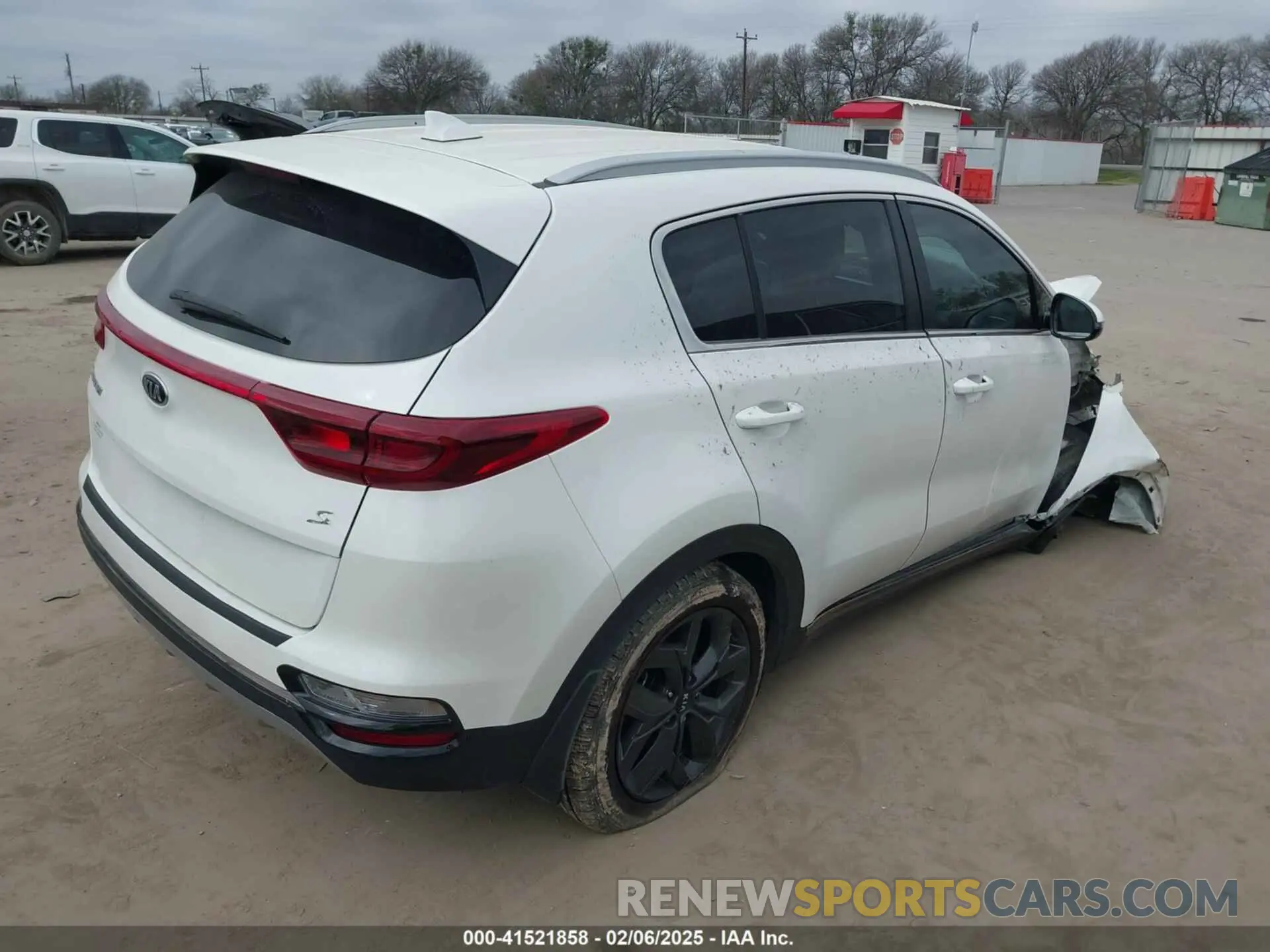 4 Photograph of a damaged car KNDP63AC1L7770968 KIA SPORTAGE 2020