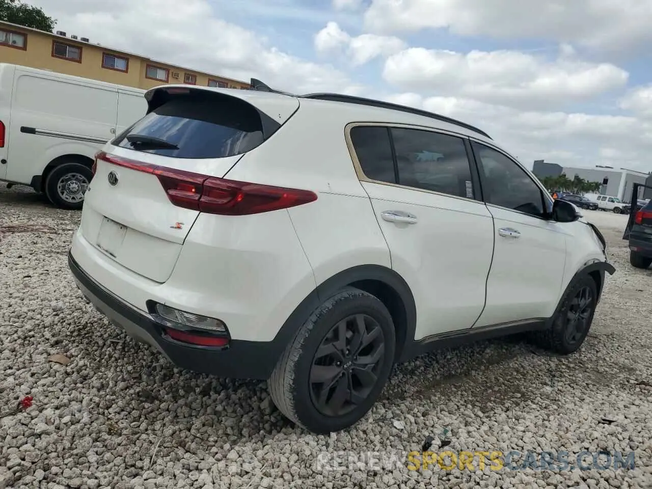 3 Photograph of a damaged car KNDP63AC2L7682656 KIA SPORTAGE 2020