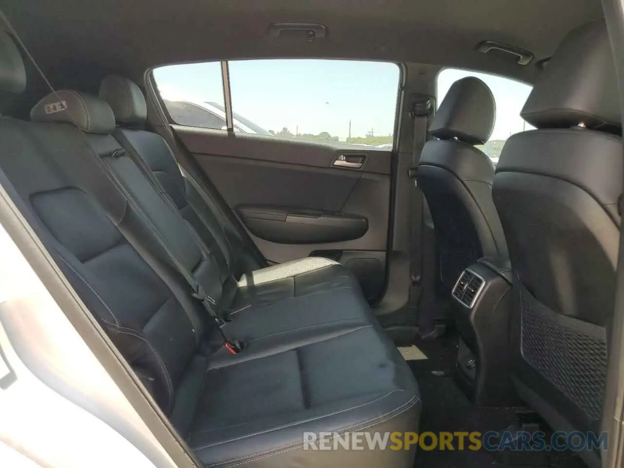 11 Photograph of a damaged car KNDP63AC4L7655989 KIA SPORTAGE 2020