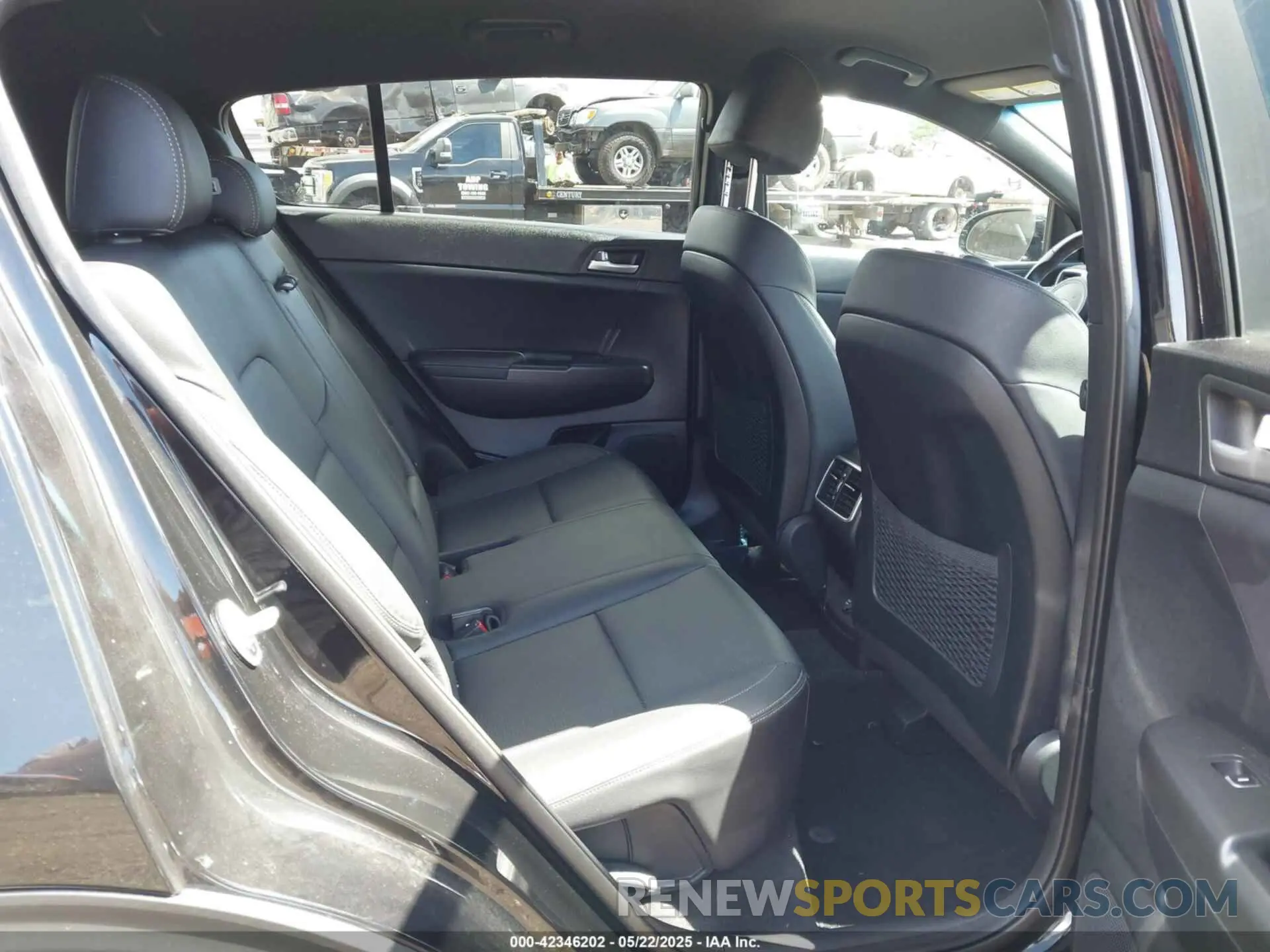 8 Photograph of a damaged car KNDP63AC6L7656657 KIA SPORTAGE 2020