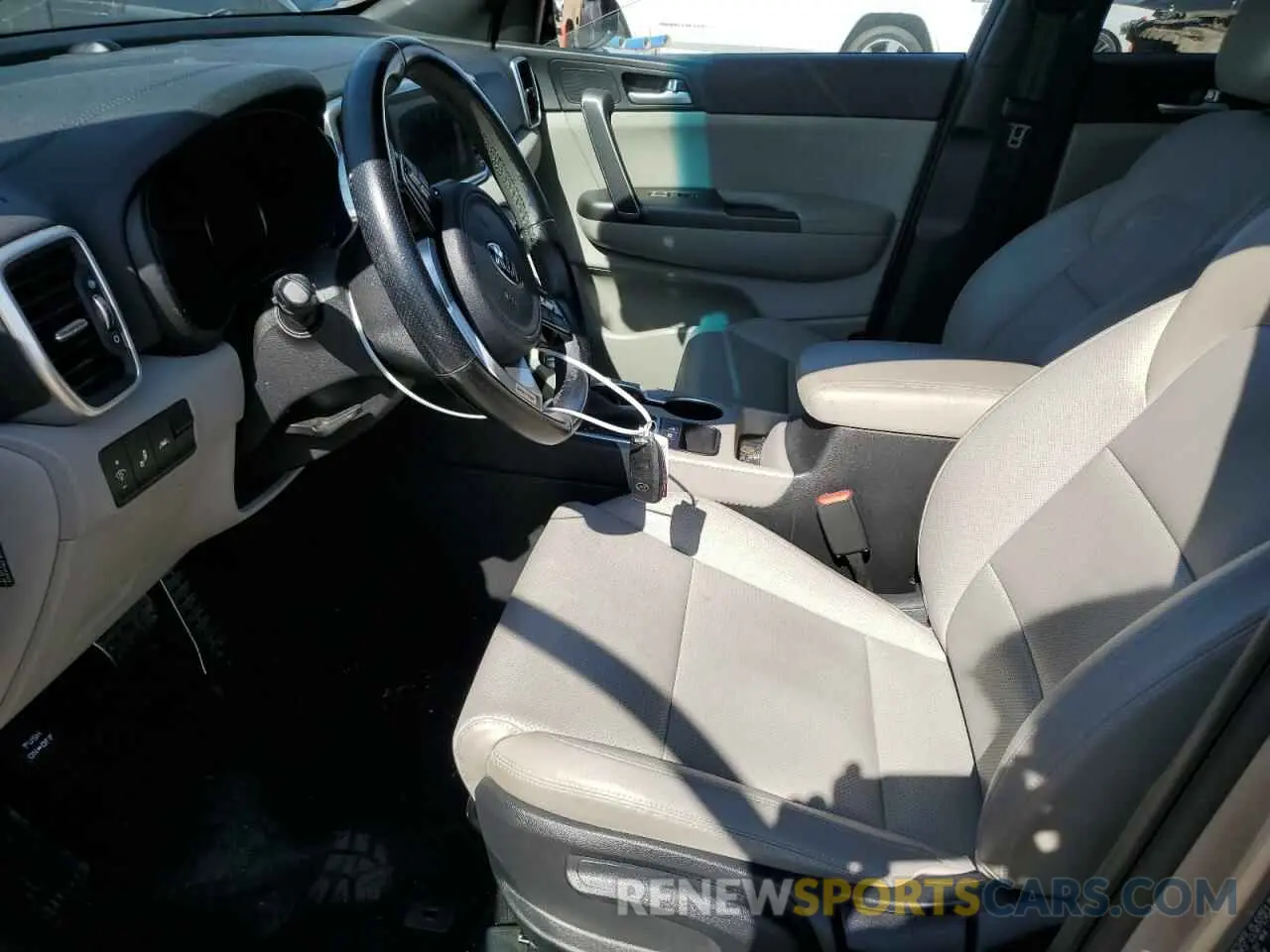 7 Photograph of a damaged car KNDP63AC7L7676321 KIA SPORTAGE 2020