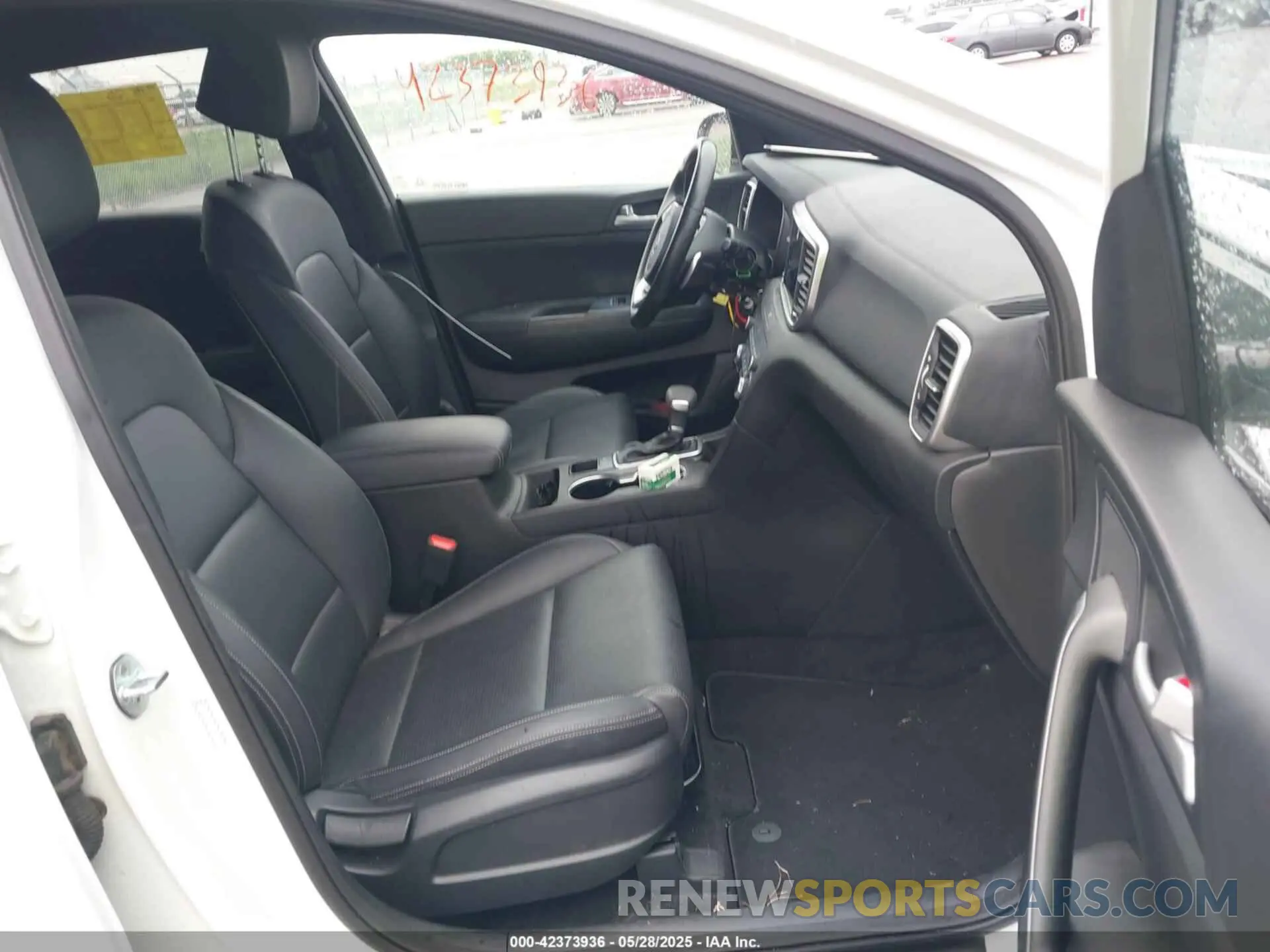 5 Photograph of a damaged car KNDP63AC7L7701492 KIA SPORTAGE 2020