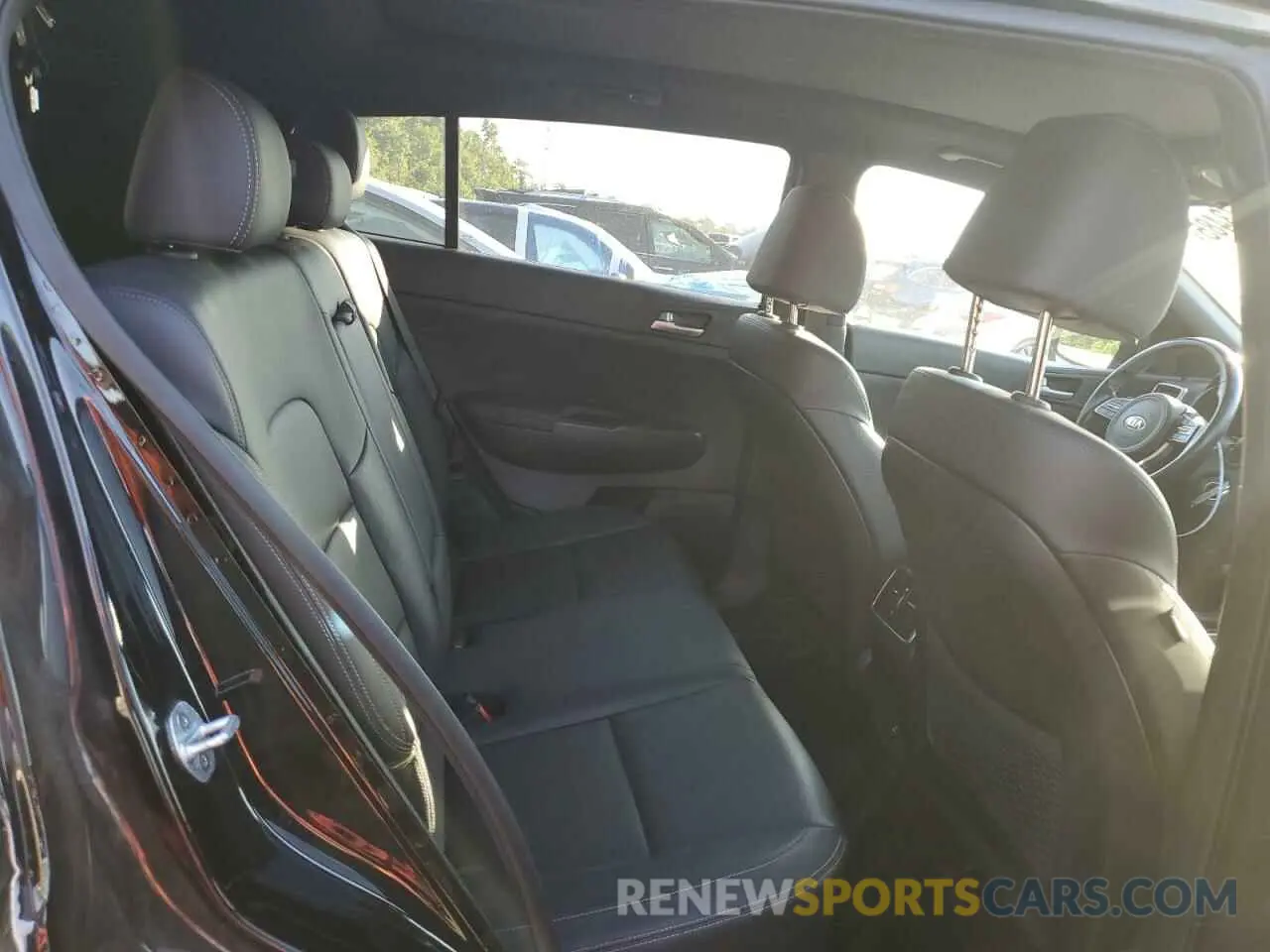 10 Photograph of a damaged car KNDP63AC8L7694293 KIA SPORTAGE 2020
