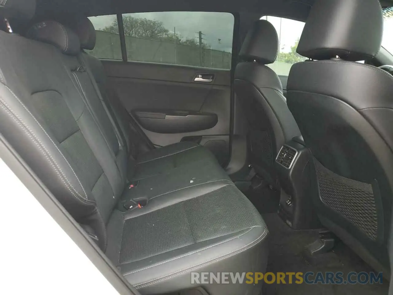 11 Photograph of a damaged car KNDP63AC8L7770434 KIA SPORTAGE 2020