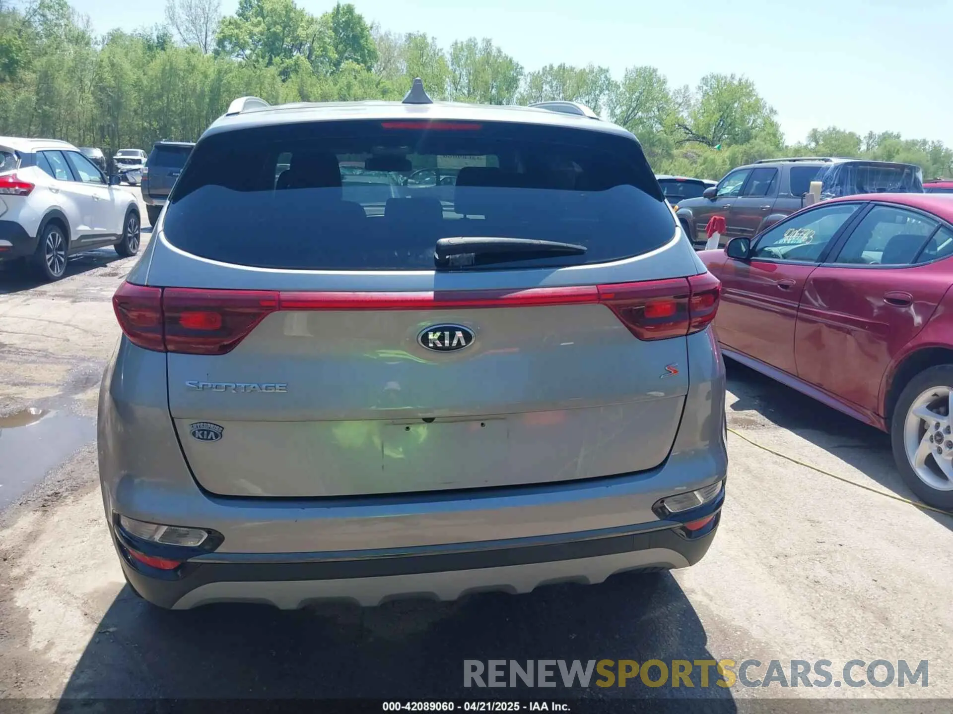 16 Photograph of a damaged car KNDP63AC8L7789078 KIA SPORTAGE 2020