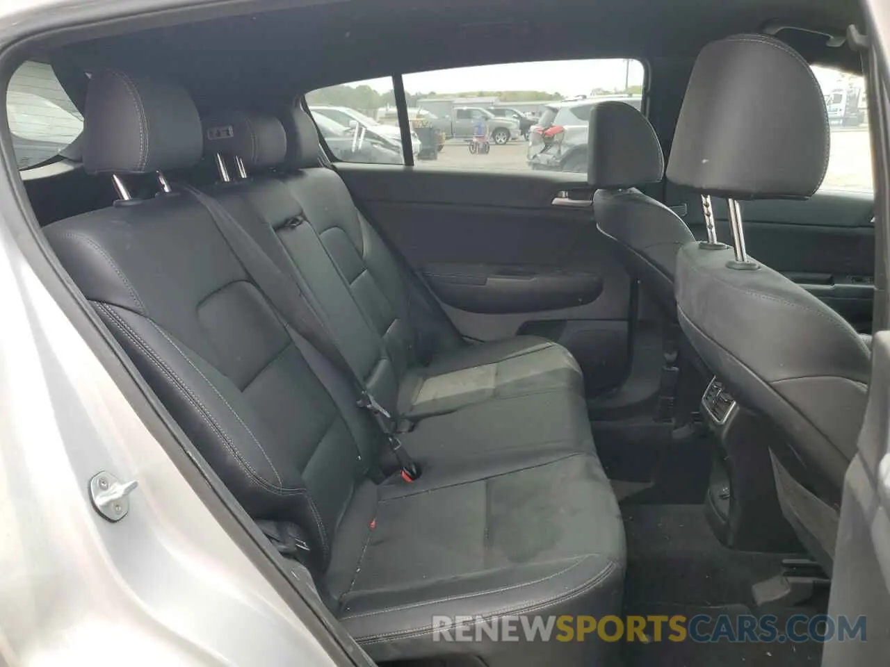 10 Photograph of a damaged car KNDP63ACXL7725902 KIA SPORTAGE 2020