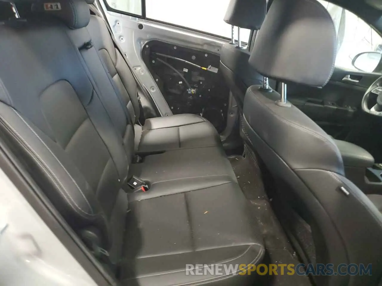 12 Photograph of a damaged car KNDP6CAC0L7633620 KIA SPORTAGE 2020