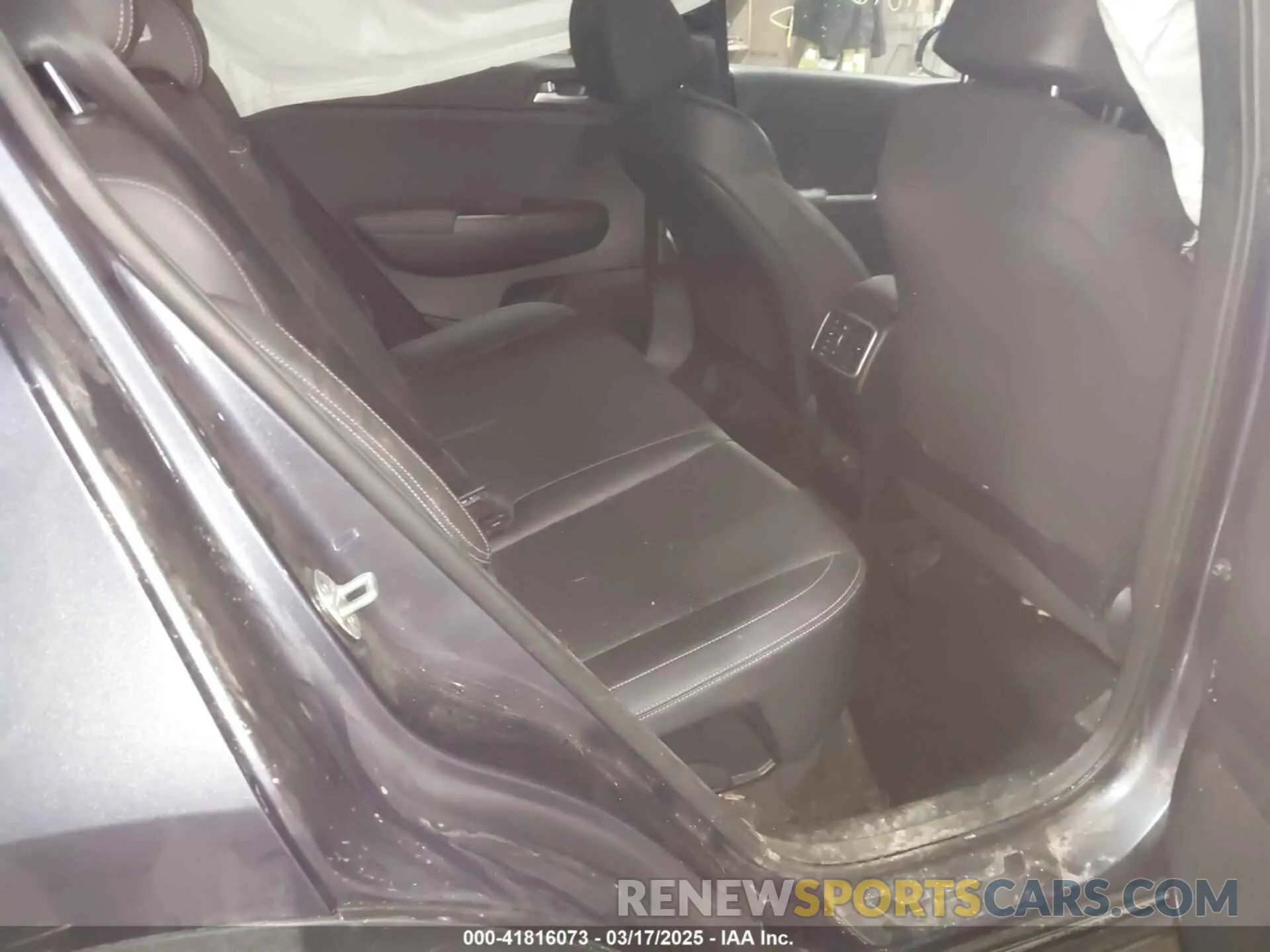 8 Photograph of a damaged car KNDP6CAC1L7689940 KIA SPORTAGE 2020