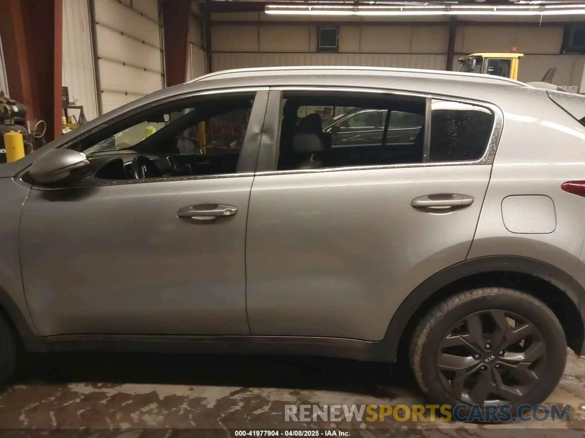 15 Photograph of a damaged car KNDP6CAC2L7649799 KIA SPORTAGE 2020