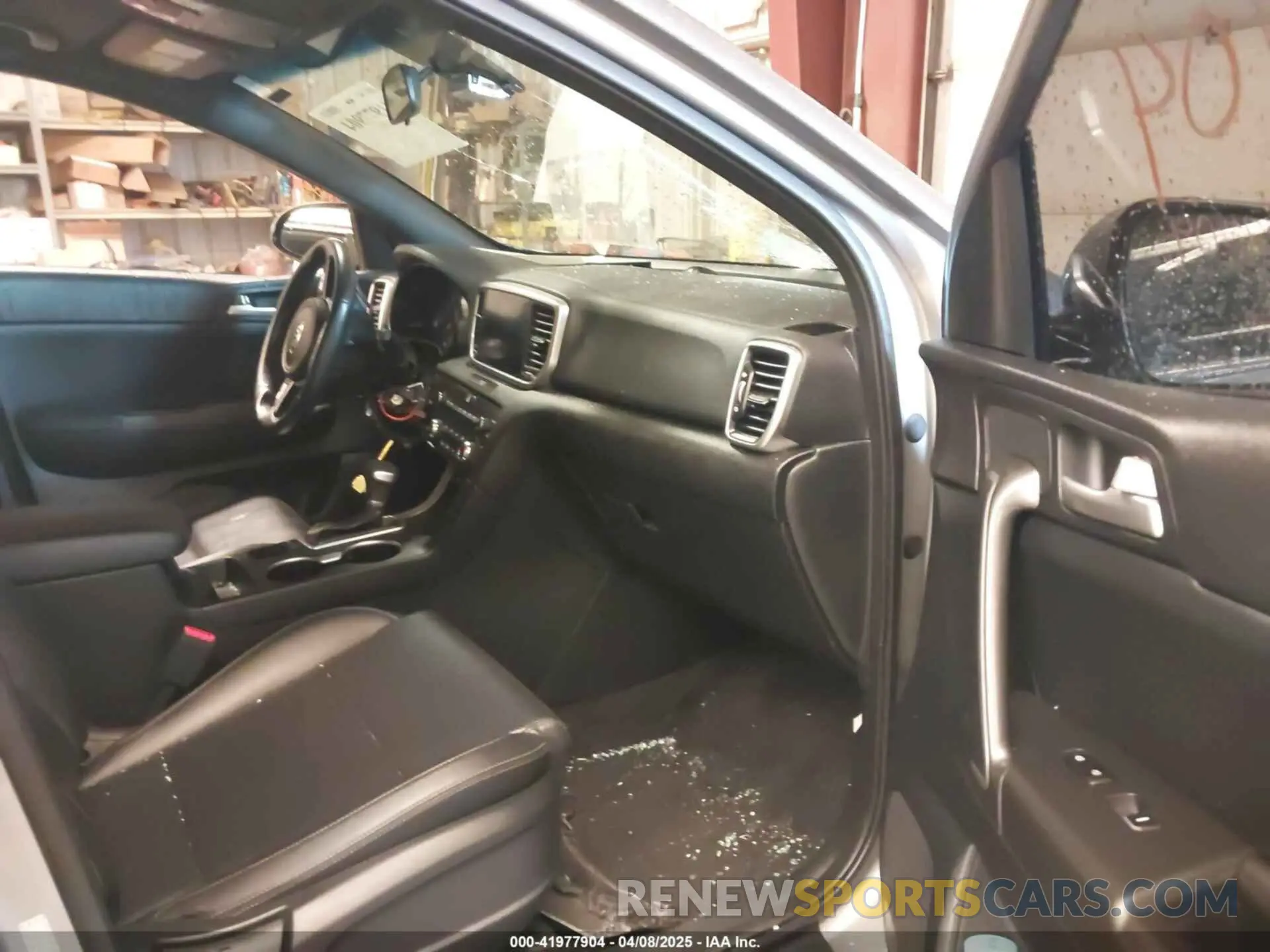 5 Photograph of a damaged car KNDP6CAC2L7649799 KIA SPORTAGE 2020