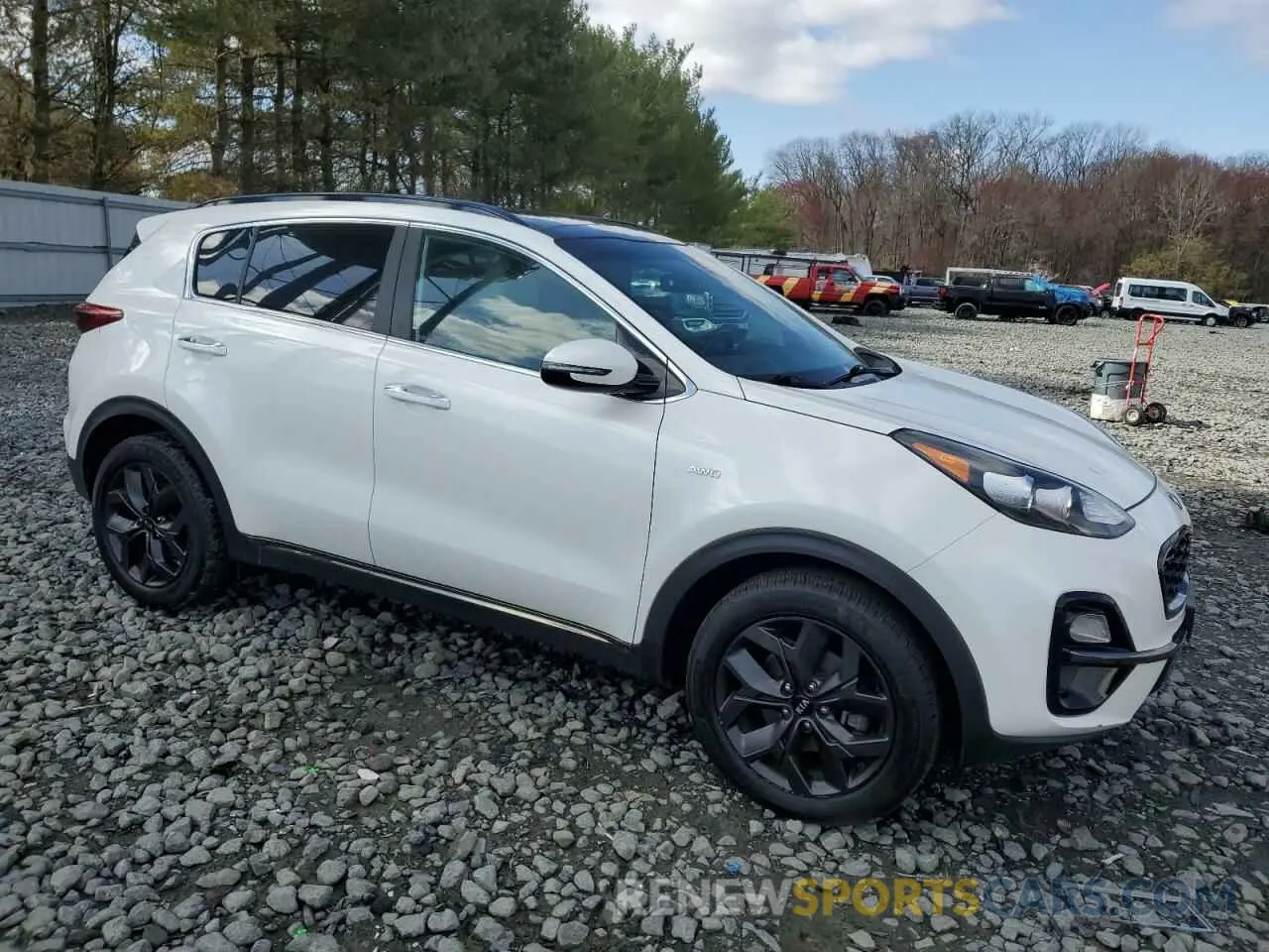 4 Photograph of a damaged car KNDP6CAC2L7667509 KIA SPORTAGE 2020
