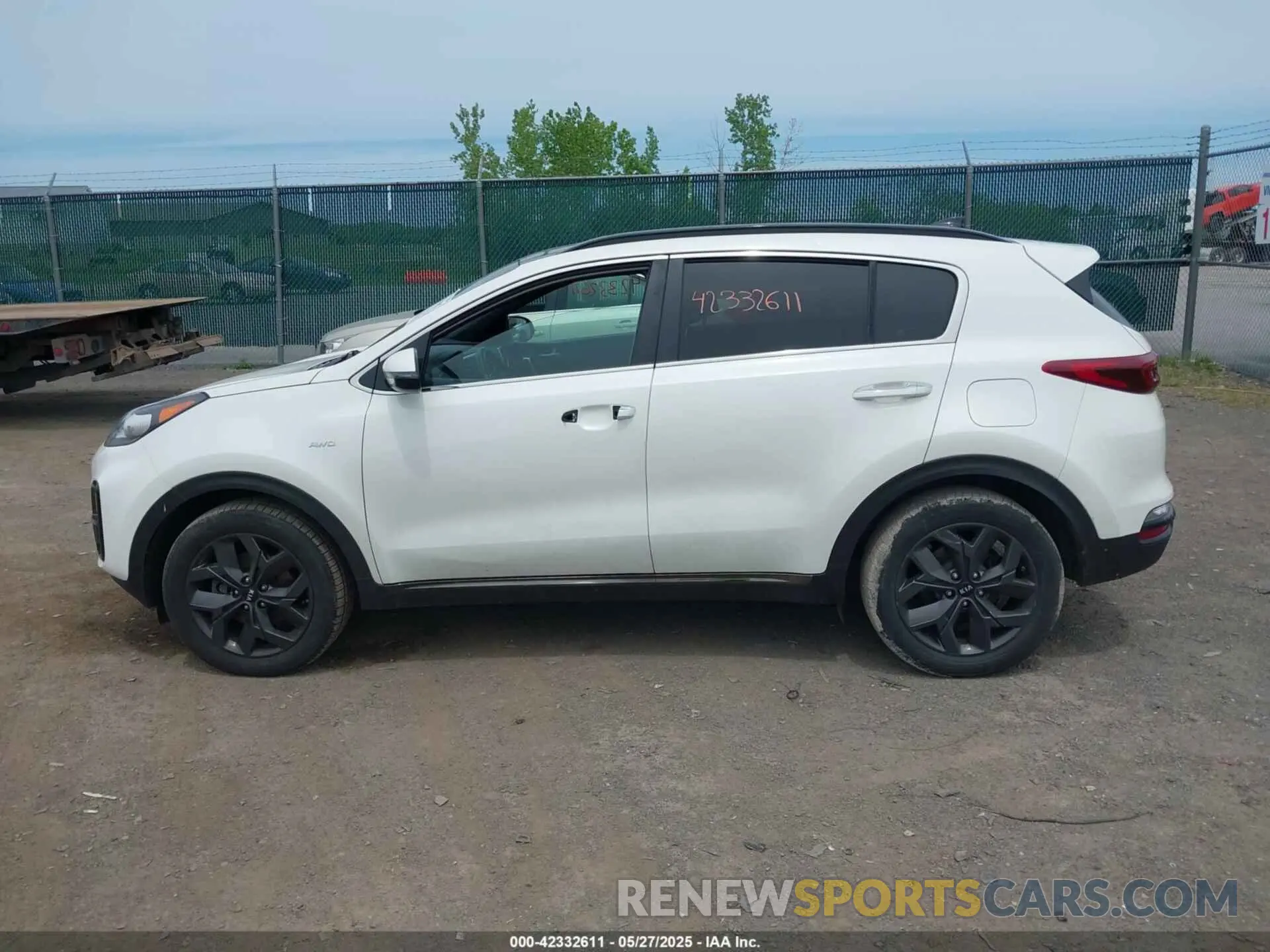 14 Photograph of a damaged car KNDP6CAC2L7668191 KIA SPORTAGE 2020