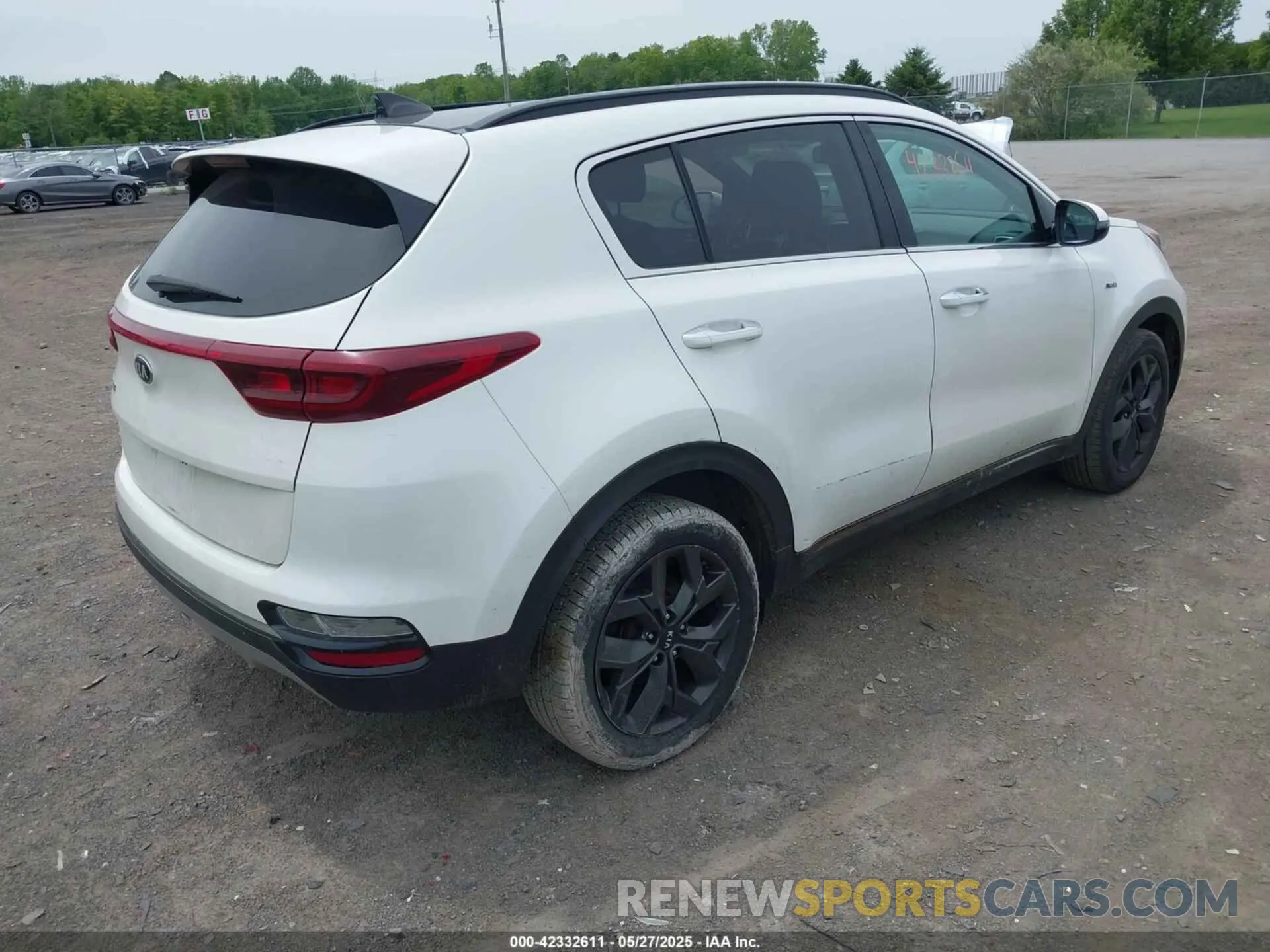 4 Photograph of a damaged car KNDP6CAC2L7668191 KIA SPORTAGE 2020