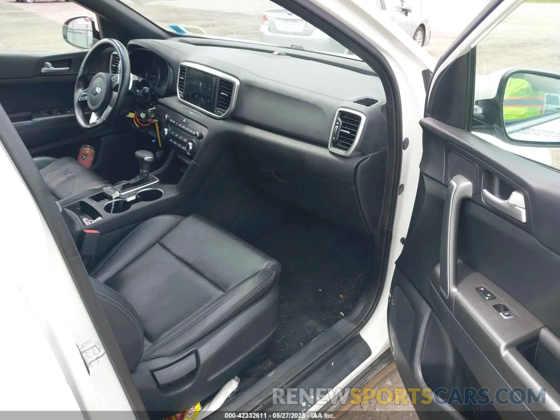 5 Photograph of a damaged car KNDP6CAC2L7668191 KIA SPORTAGE 2020