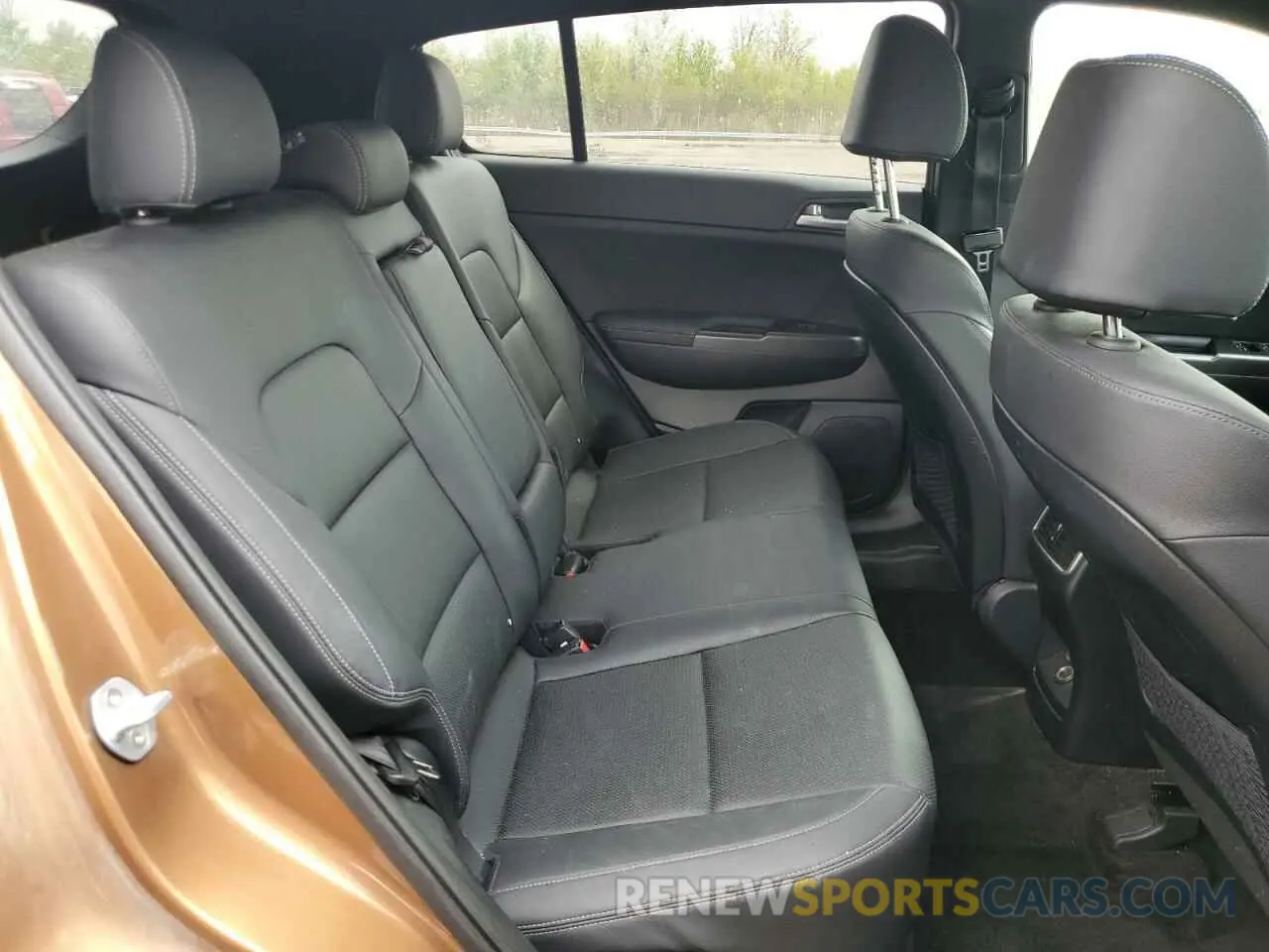11 Photograph of a damaged car KNDP6CAC2L7733203 KIA SPORTAGE 2020