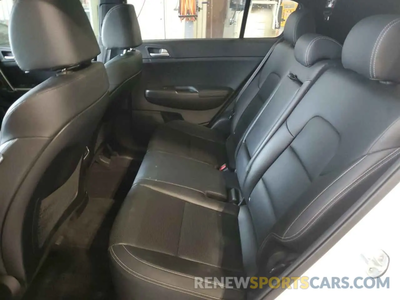 11 Photograph of a damaged car KNDP6CAC2L7789156 KIA SPORTAGE 2020