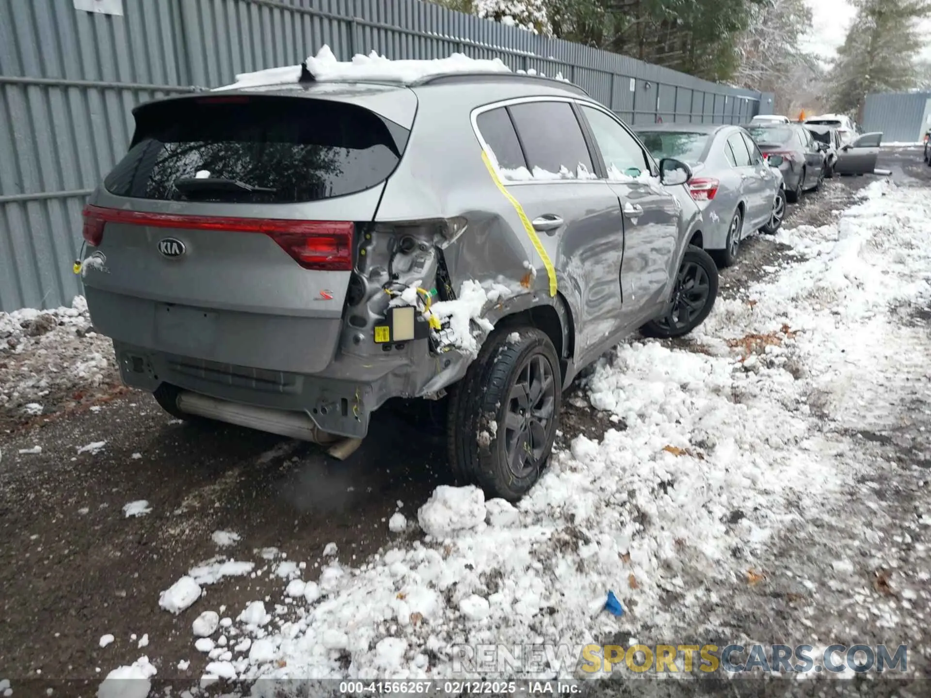 4 Photograph of a damaged car KNDP6CAC3L7634115 KIA SPORTAGE 2020