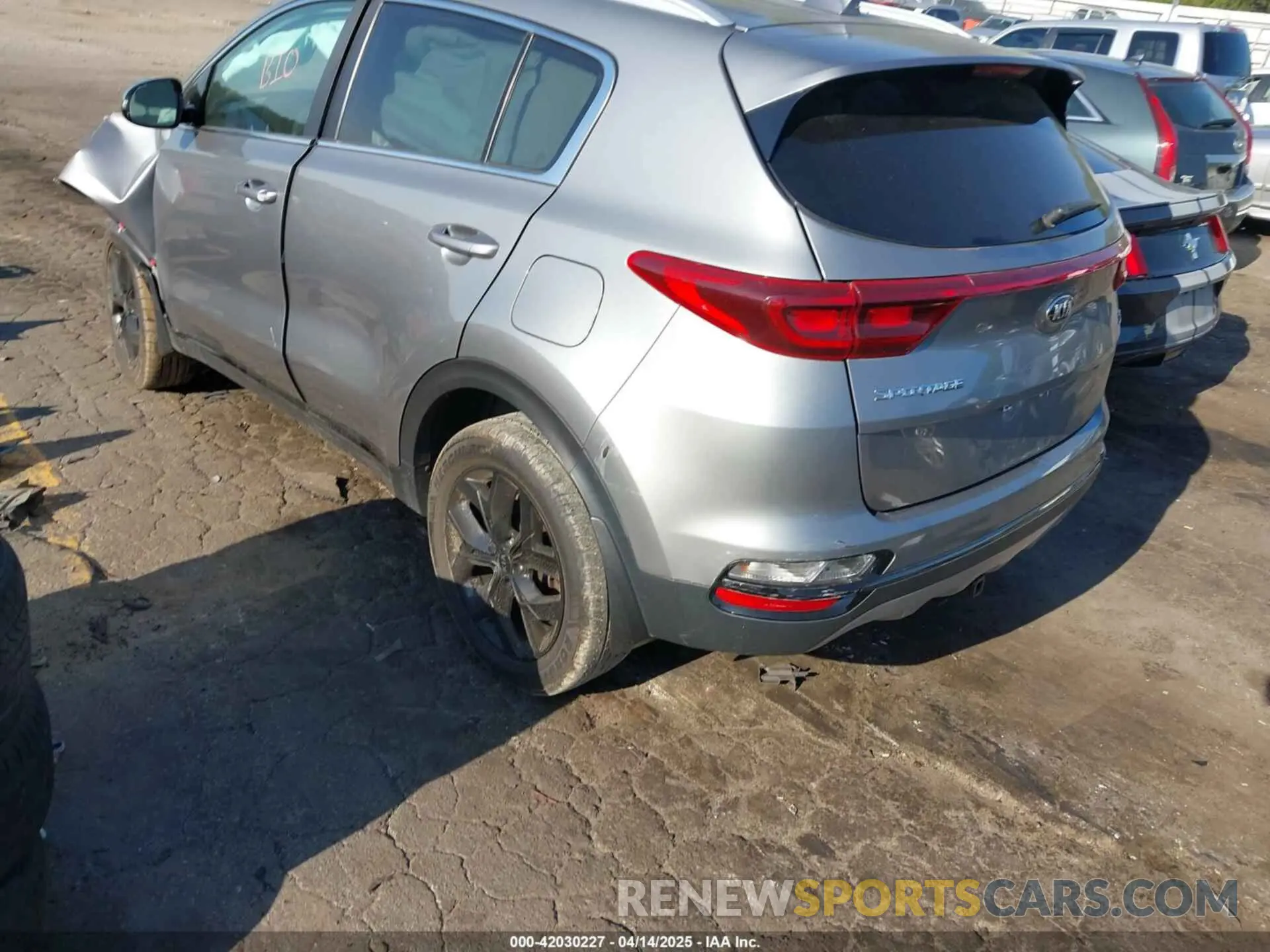 3 Photograph of a damaged car KNDP6CAC3L7702865 KIA SPORTAGE 2020