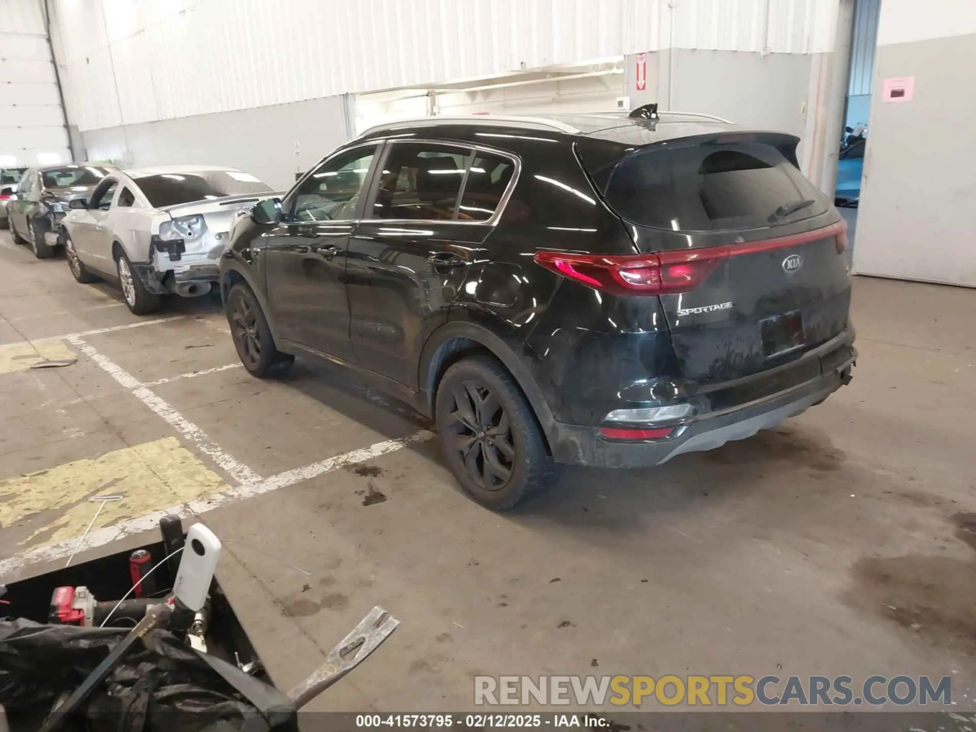 3 Photograph of a damaged car KNDP6CAC4L7705340 KIA SPORTAGE 2020