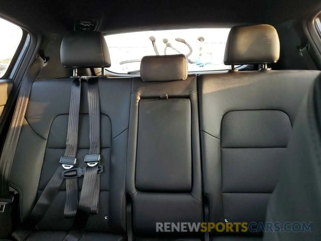 10 Photograph of a damaged car KNDP6CAC5L7657928 KIA SPORTAGE 2020