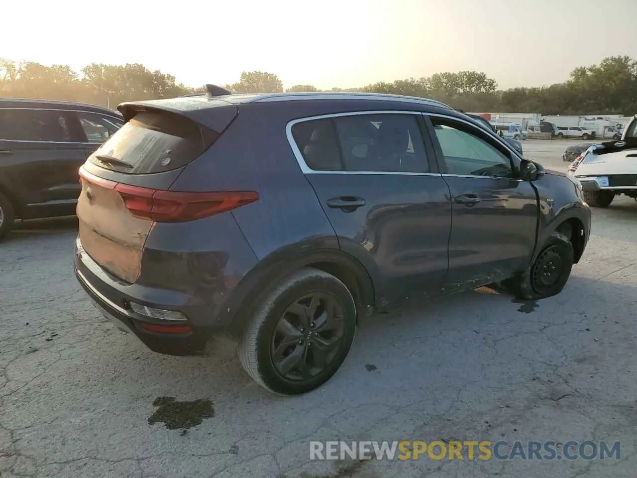 3 Photograph of a damaged car KNDP6CAC5L7657928 KIA SPORTAGE 2020